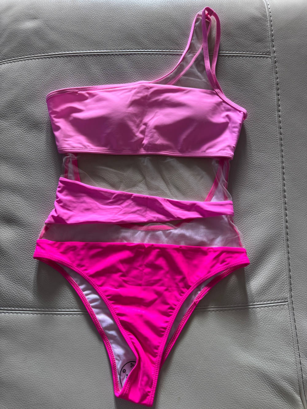 Women’s Ombré Hot Pink Mesh One-Piece Swimsuit (NWT) size M